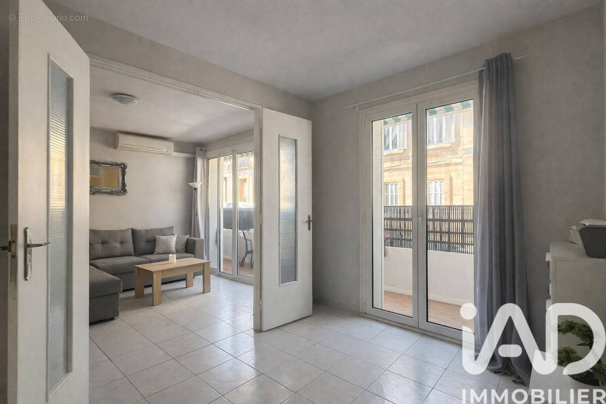 Photo 1 - Appartement à MARSEILLE-4E