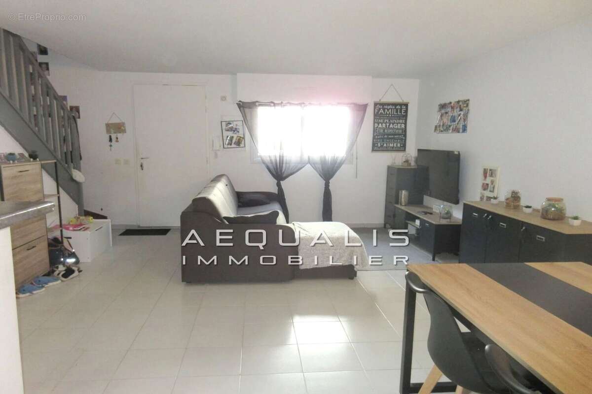 Appartement à SAINT-LAURENT-DU-VAR