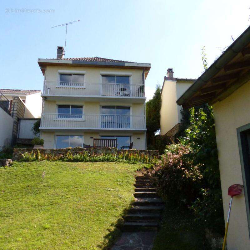 Maison à SAINT-REMY-LES-CHEVREUSE