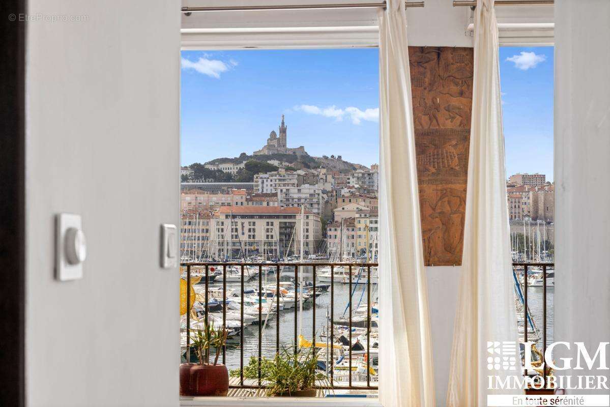 Marseille Vieux-Port – Appartement T3 traversant avec vue panoramique exceptionnelle - photo 3