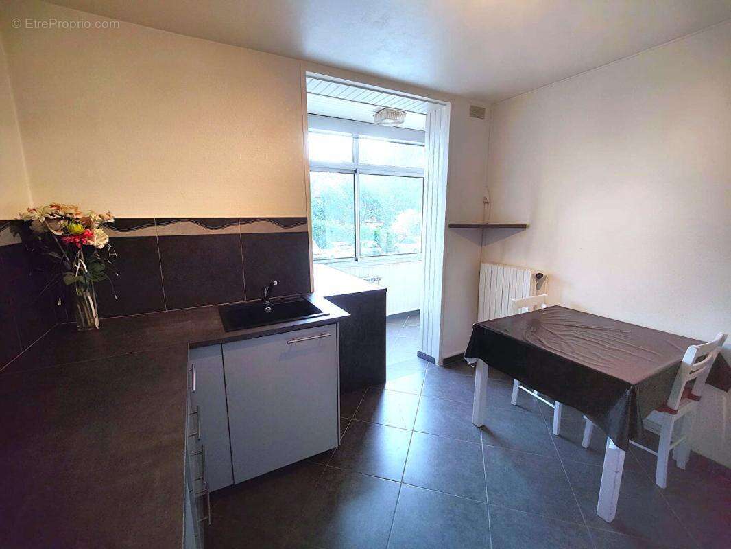 Appartement à SAINT-MARTIN-D'HERES