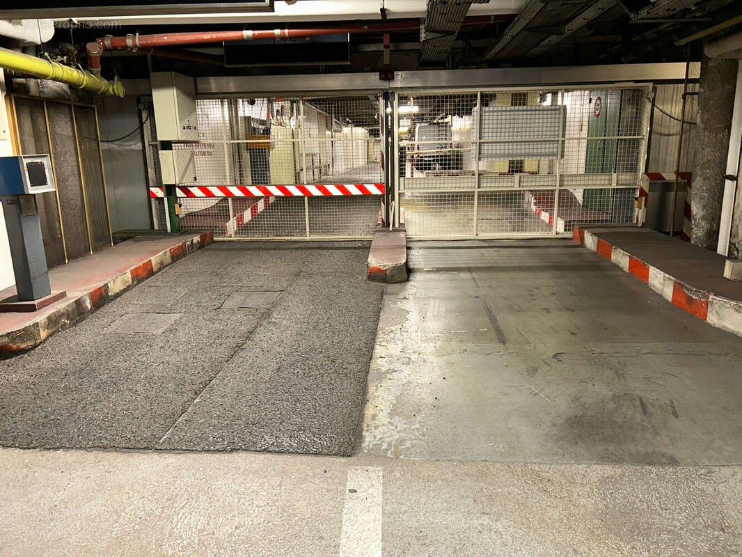 Parking à PARIS-3E