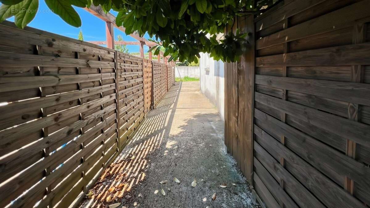 Ensemble immobilier 4 studios + 1 t2 - photo 5