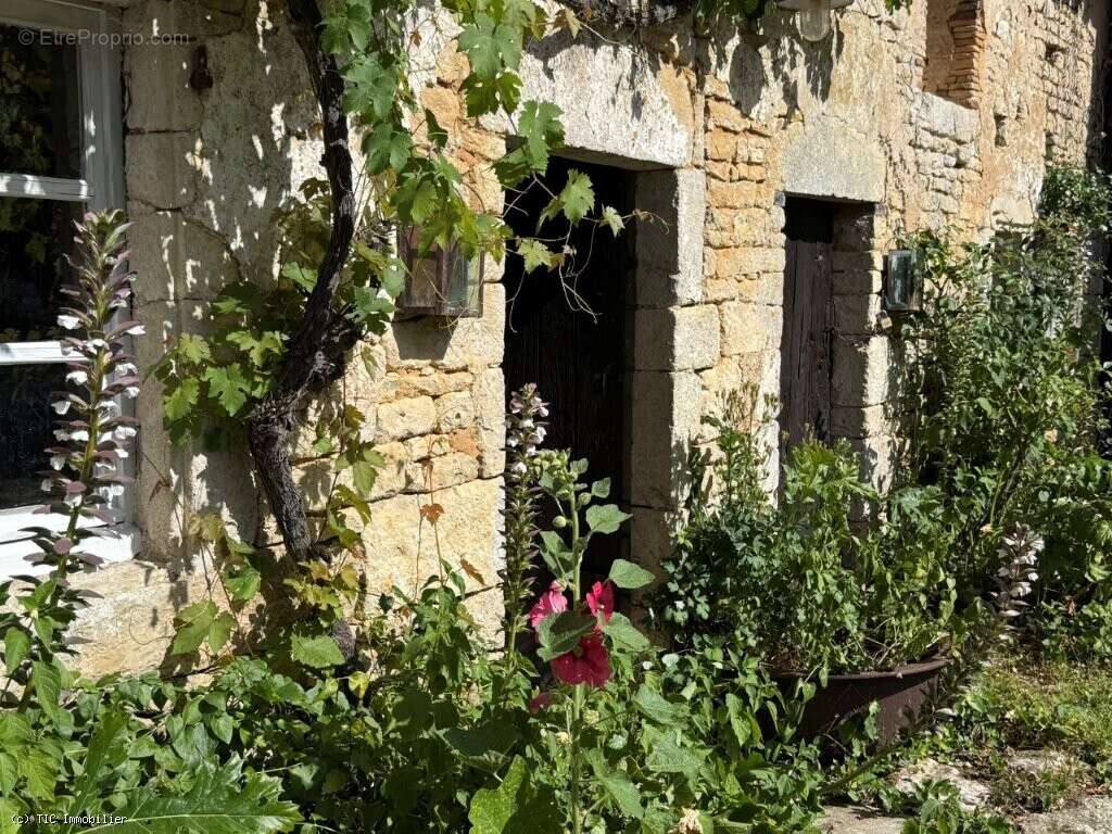 Maison à CHAMPAGNE-MOUTON