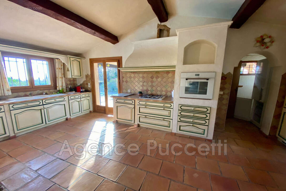 Maison à TOURRETTES-SUR-LOUP