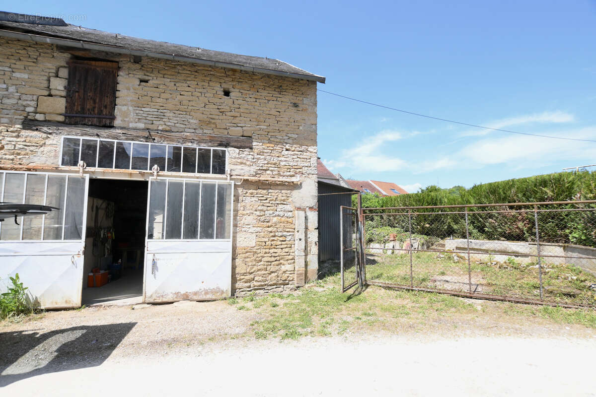 Maison à L'ISLE-SUR-SEREIN