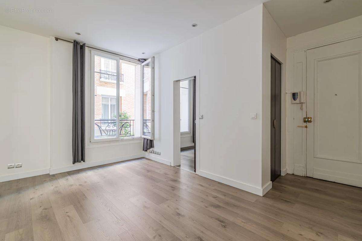 Appartement à NEUILLY-SUR-SEINE
