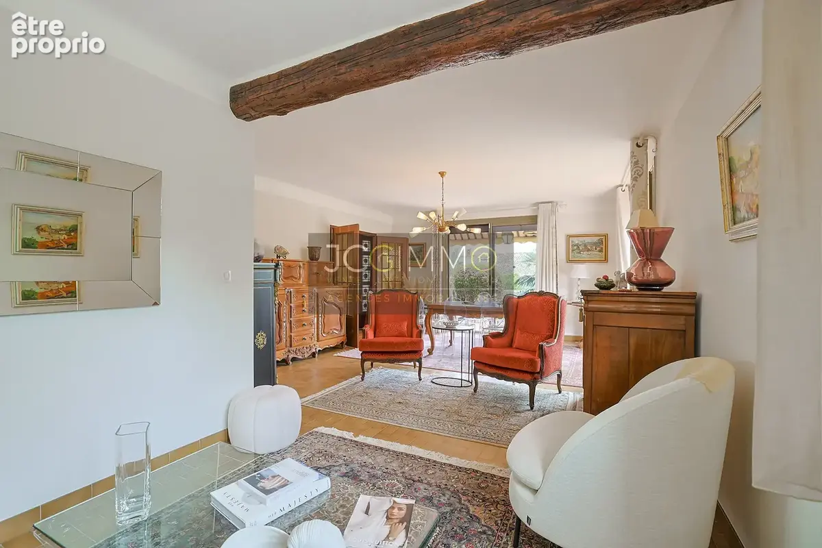 Villa de 318m2 avec deux logements indépendants et fort potentiel ! - photo 15