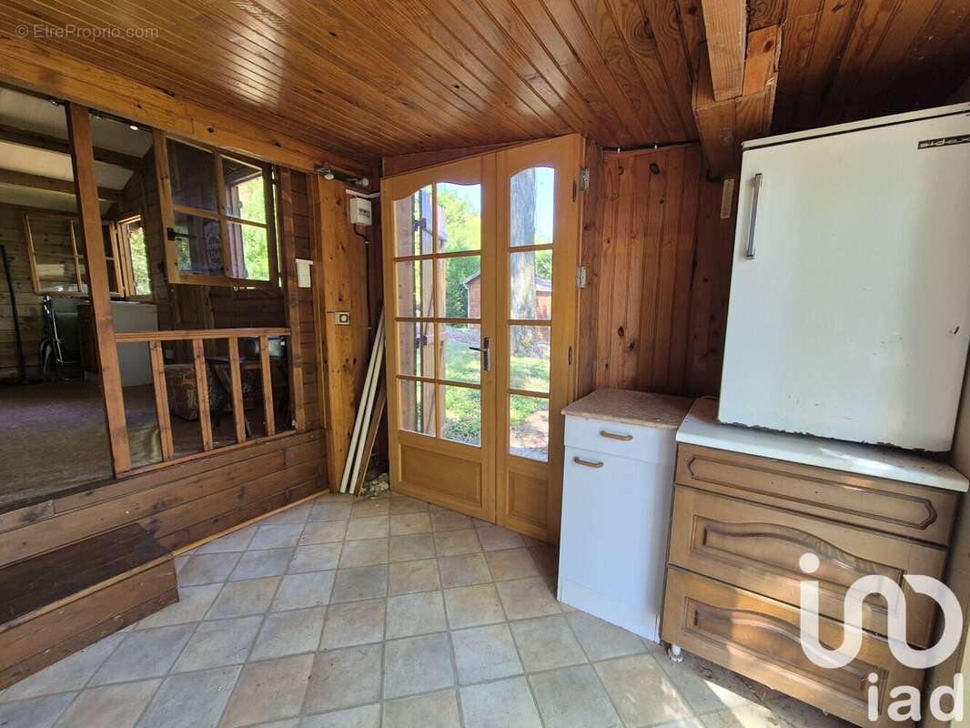 Terrain 557 m² à Laroche-Saint-Cydroine  - photo 5