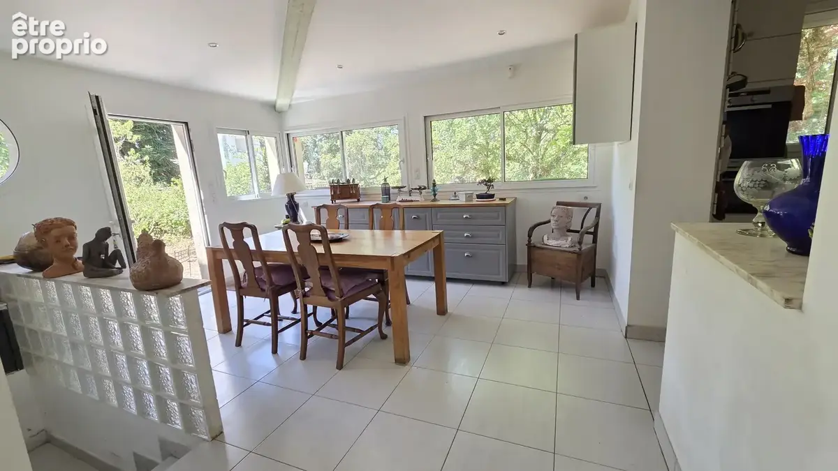 Maison de caractère    205 m2   5 chambres   Jardin arboré - photo 6