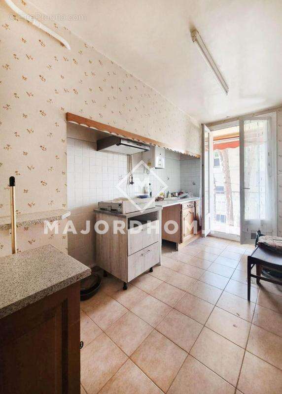 Appartement à MARSEILLE-4E