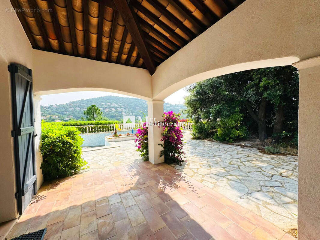 Maison à ROQUEBRUNE-SUR-ARGENS