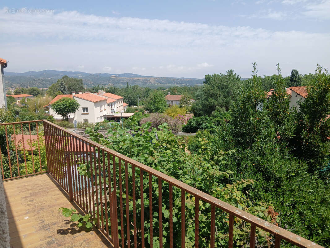 Villa sur 3 faces , 3 niveaux, 5 chambres , 2 bains, jardin , garage et parking. - photo 13