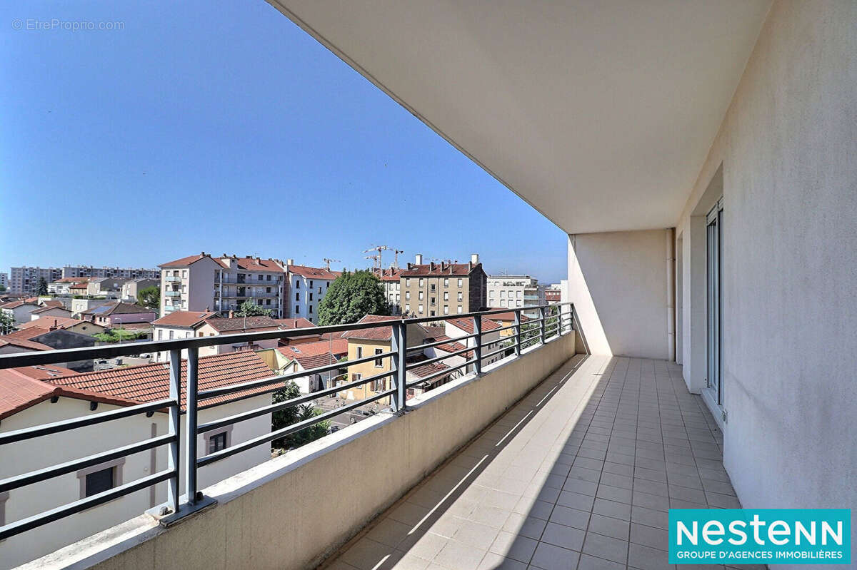 Appartement Villeurbanne T4 90 m2 GRATTE CIEL - Garage DOUBLE en sus, balcon et cave - photo 11