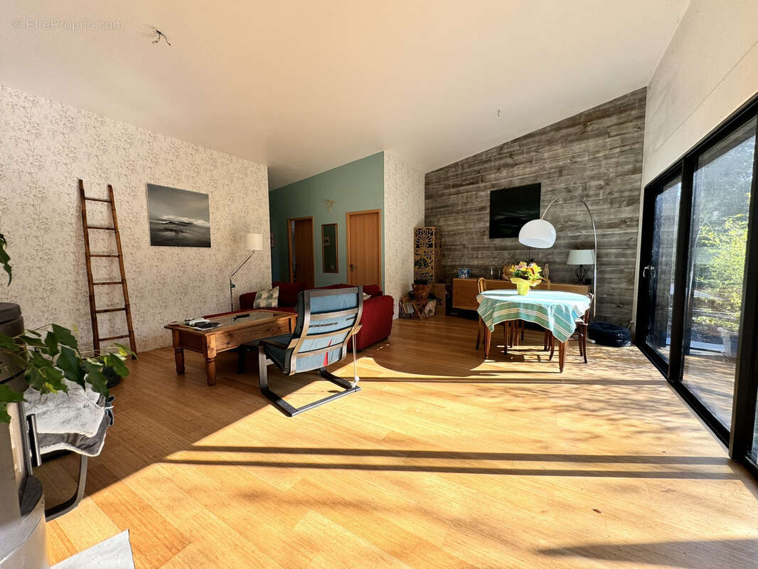 Maison à ONET-LE-CHATEAU