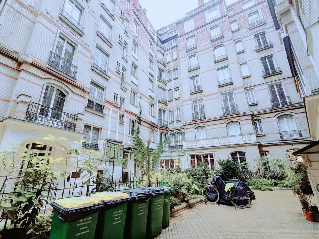 Appartement à PARIS-17E