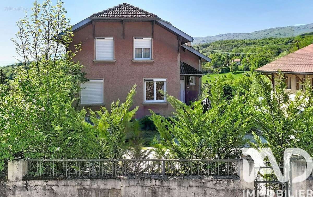 Photo 2 - Maison à INJOUX-GENISSIAT