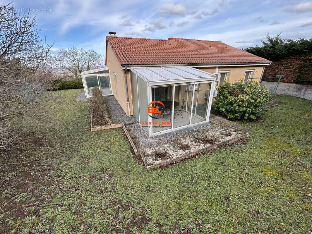 VENTE MAISON PLAIN PIED 2 CHAMBRES TERRAIN AGENCE BSLE BIEN SE LOGER ENSEMBLE COURNON  - Maison à COURNON-D'AUVERGNE