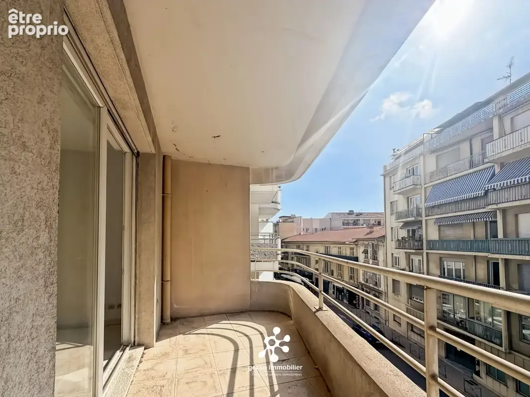 Nice - Valrose - 3 pièces avec balcon et possibilité garage - photo 2