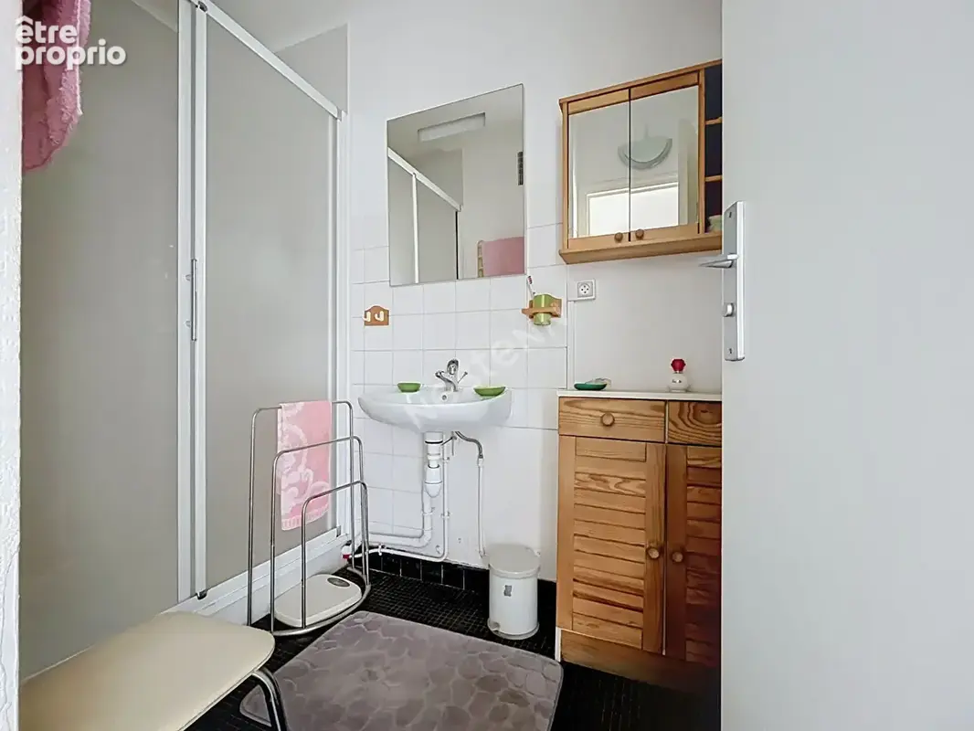 Nantes Jules Verne - T3 de 2 chambres avec balcon avec place de parking et cave - photo 10