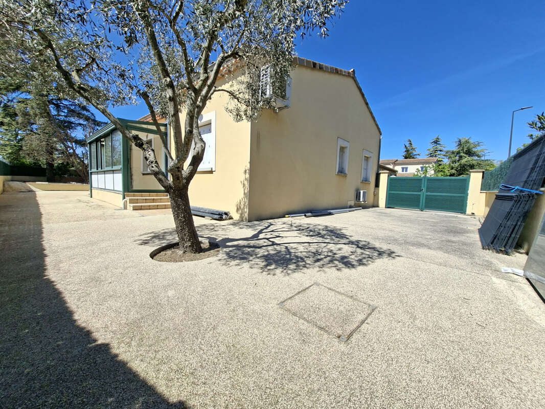 Maison à MONTELIMAR