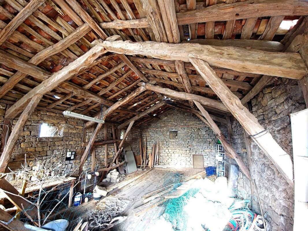 Maison et dépendances dans un hameau, secteur de Verfeil - photo 15
