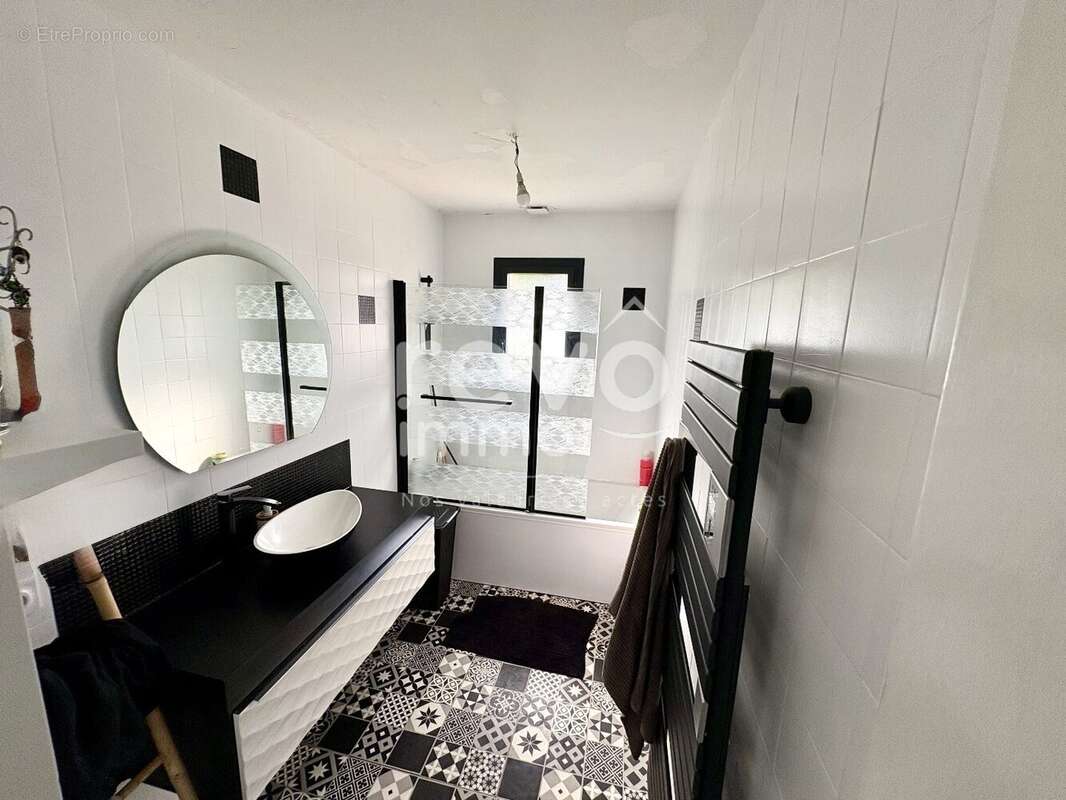Maison à MONTREUIL-JUIGNE