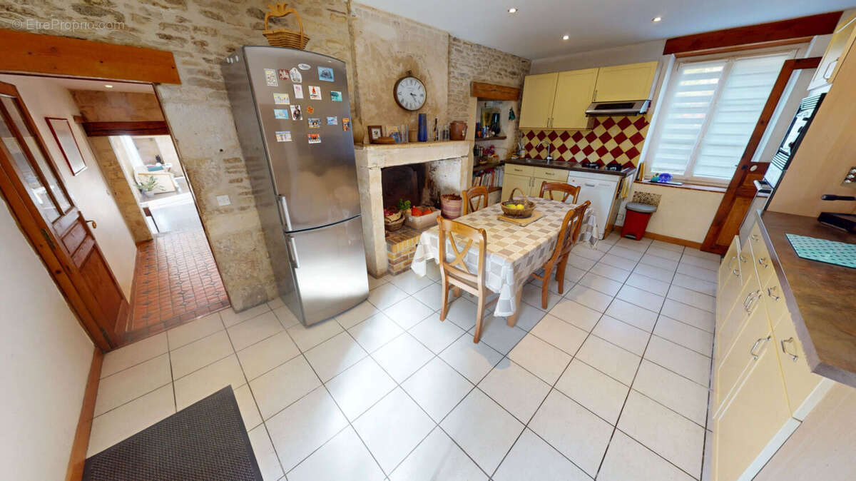 Maison à ARGENCES