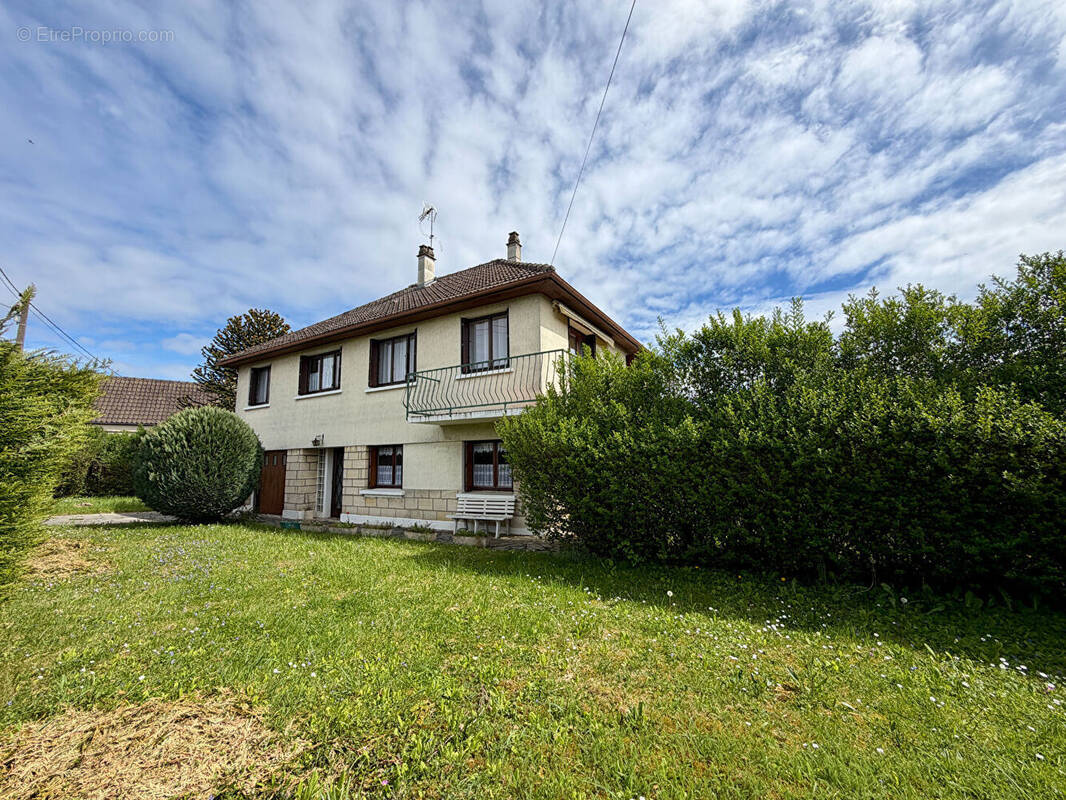 Maison à LES ESSARTS-LE-ROI