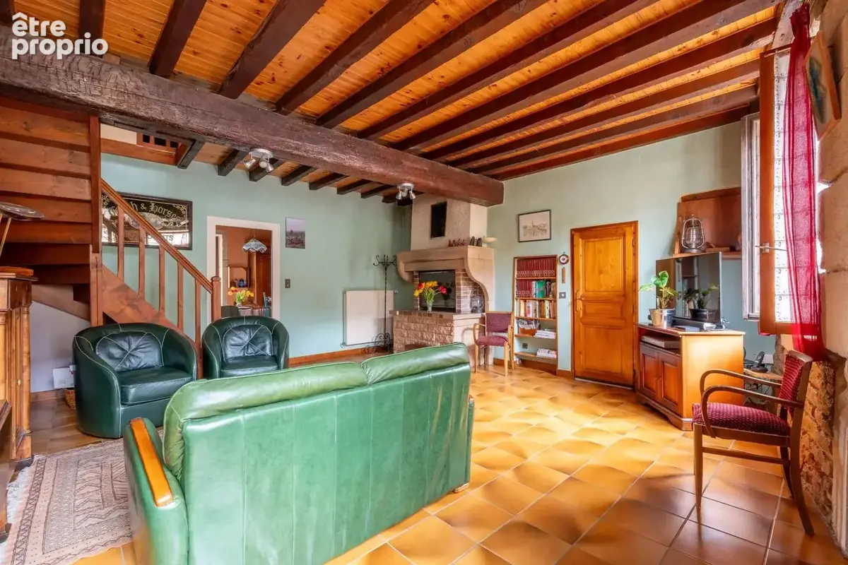 Maison en pierres sur 660 m² de terrain - photo 3