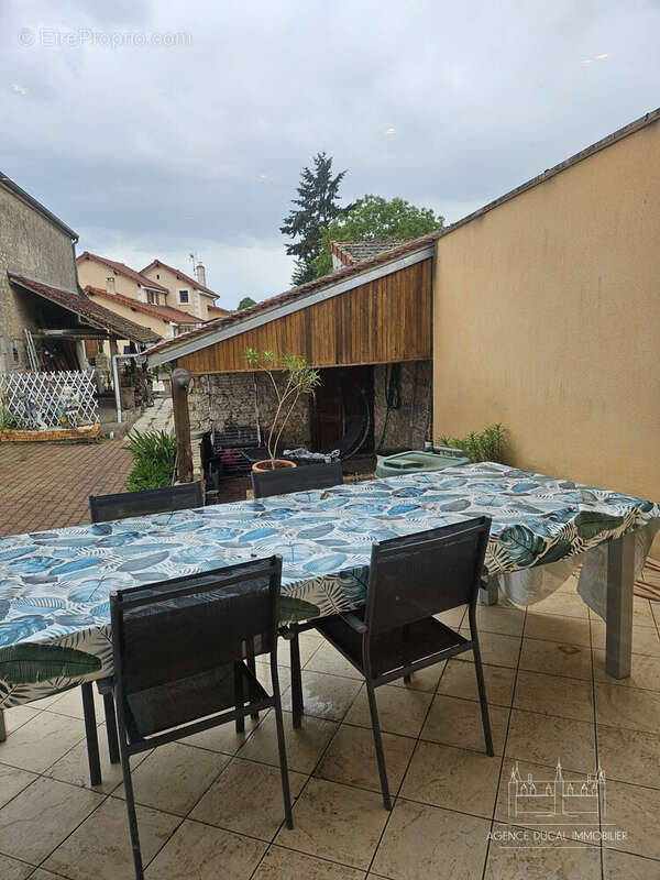 Maison 200 m² à Varennes-Les-Narcy  - photo 6
