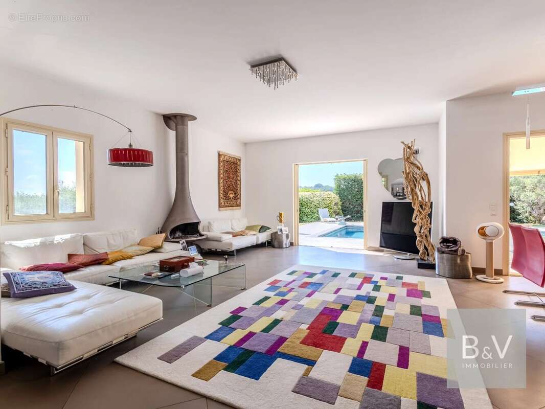 Maison à CHATEAUNEUF-GRASSE