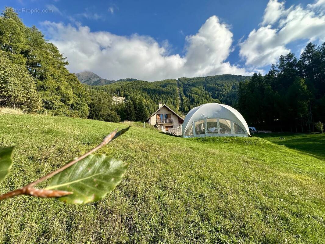 Commerce à SAINT-LEGER-LES-MELEZES