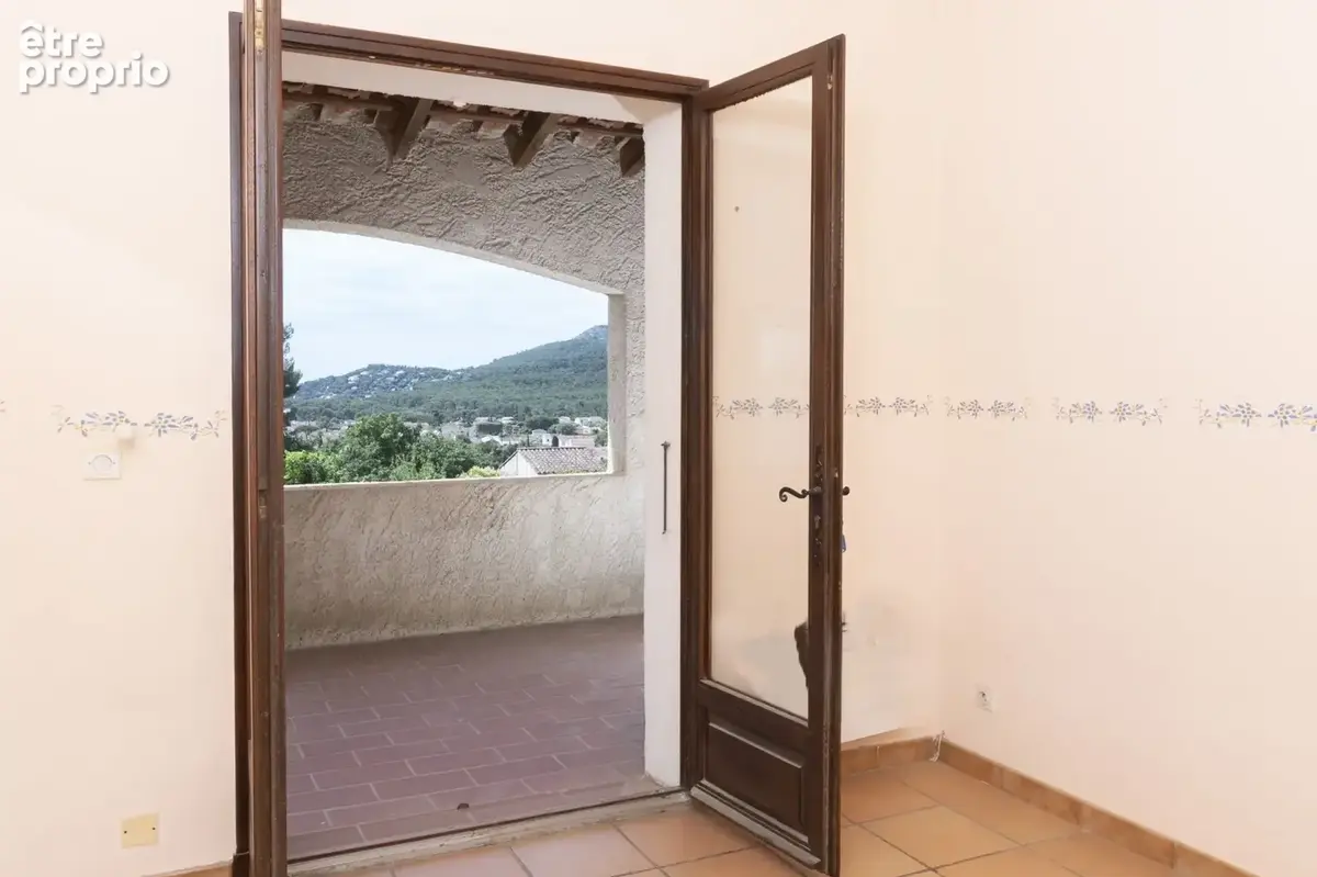 La Seyne sur mer/proche Six fours Villa de 100m2 au calme, piscine, garage, belle vue - photo 13