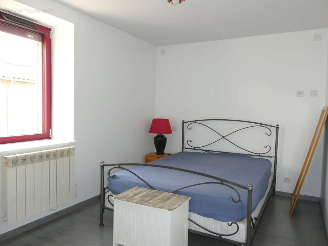 Maison à SAINT-LAURENT-DE-CHAMOUSSET