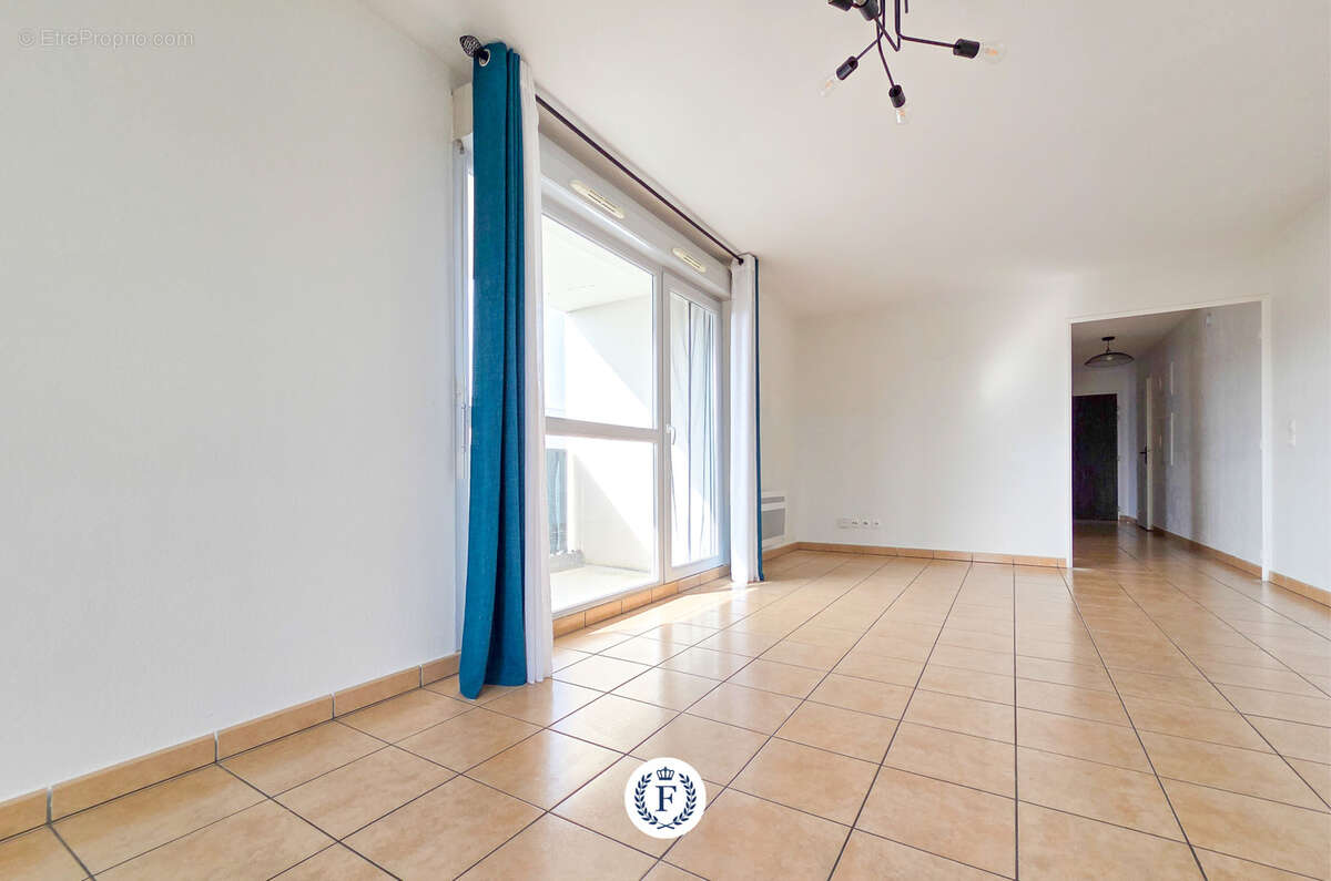 Appartement à MEYZIEU
