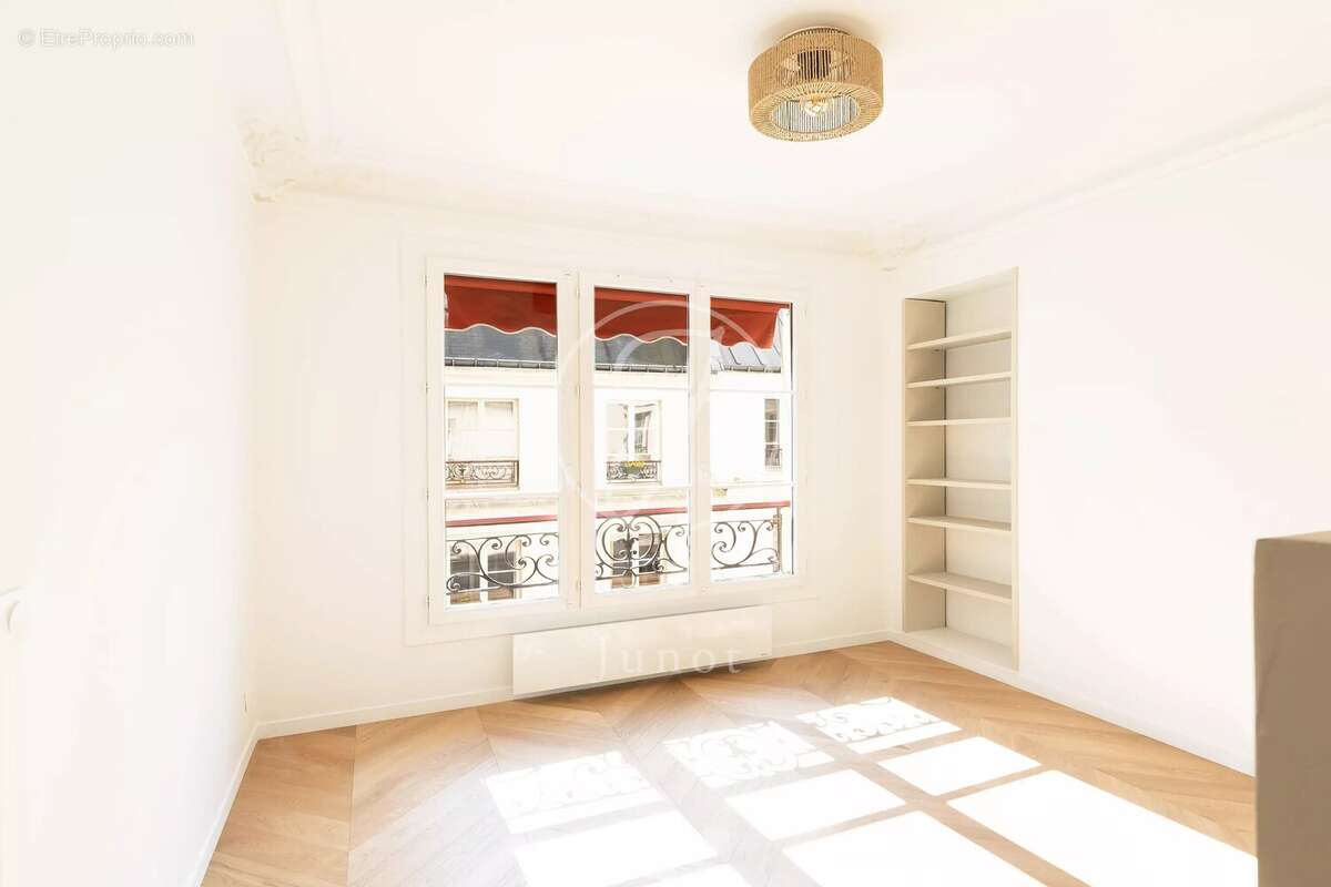 Appartement à PARIS-9E