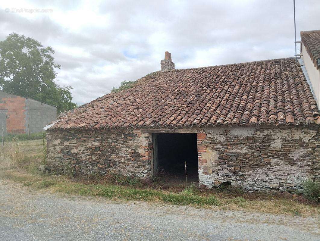 Maison à MONTREVAULT