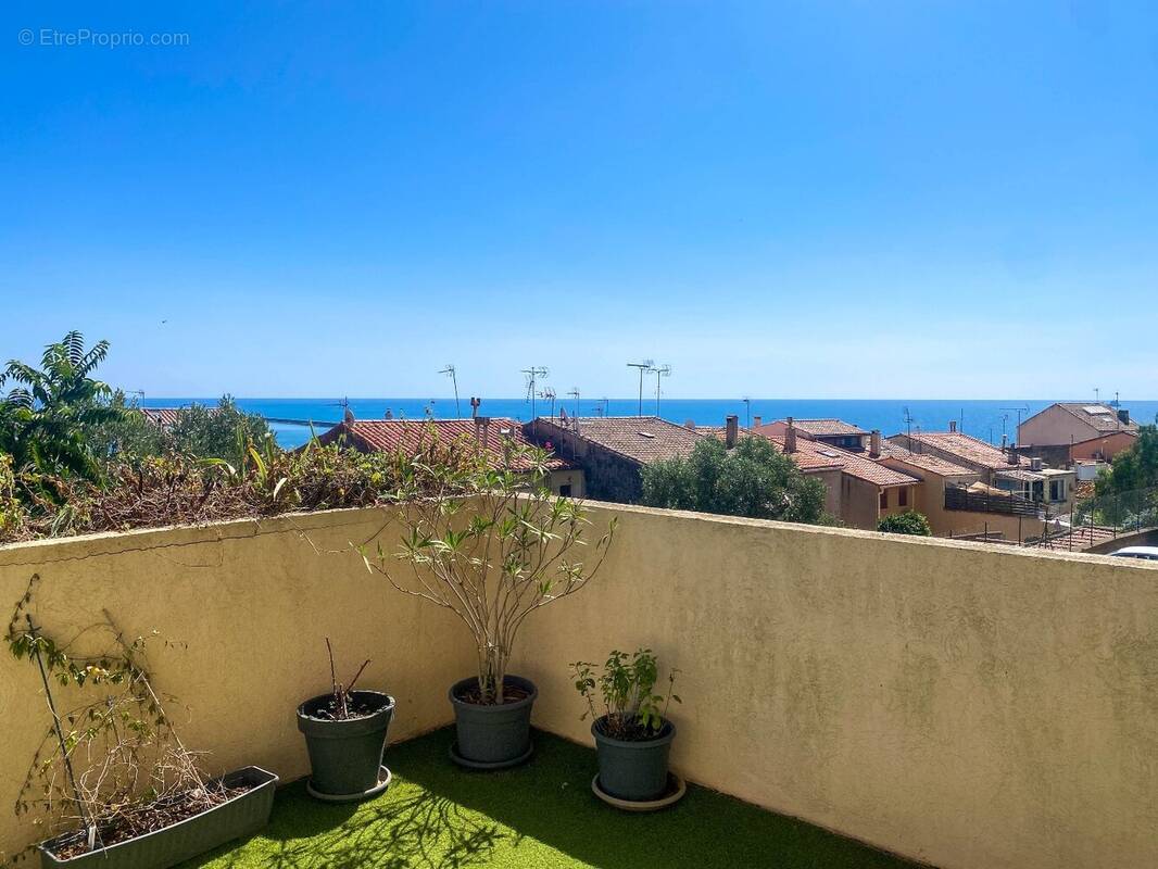 Quartier haurt T2 de 26 m2 avec 26 de terrasse vue mer et port - photo 2