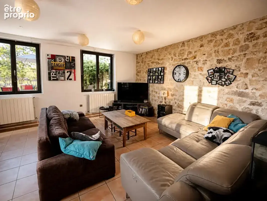 Maison de 7 pièces de 165 m² à Nérondes - photo 2