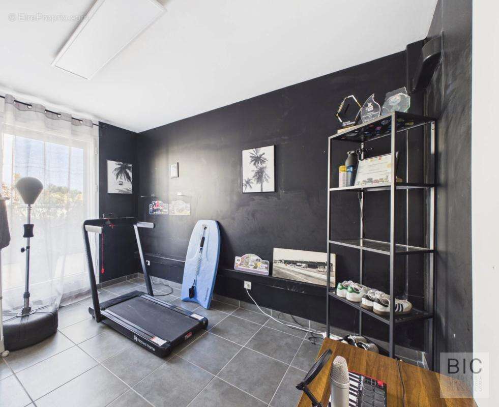 A vendre dernier étage avec climatisation et 50 m2 de terrasse - photo 9