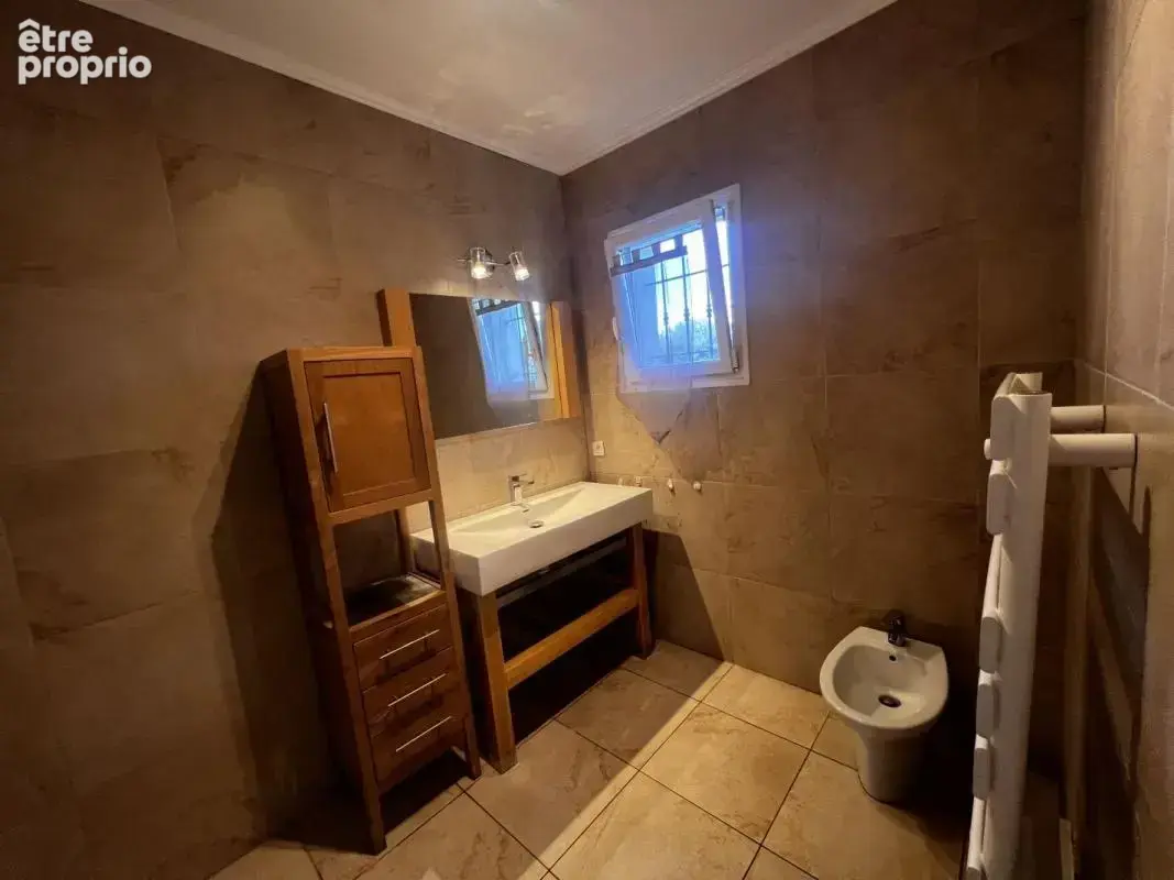 Maison 4 pièces 105 m² à vendre à Saint-Gilles (30800) - photo 4