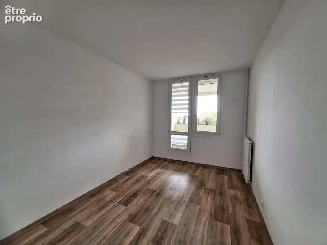 Trappes centre – appartement t2 rénové avec balcon – proche gare - photo 3