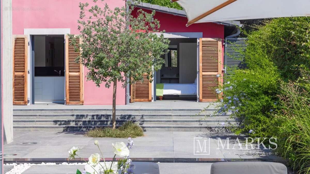 Villa de luxe de 4 chambres au centre de Saint-Jean avec terrain plat - photo 25