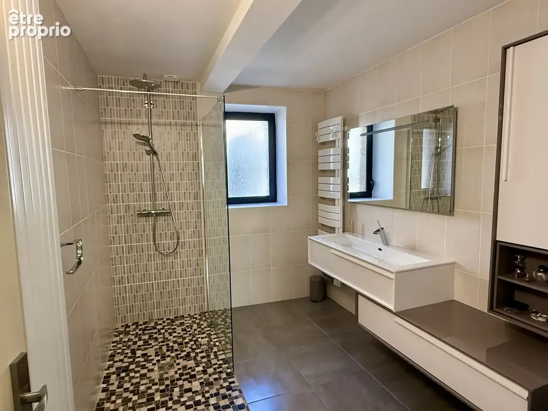 Magnifique maison en pierre entièrement rénovée, avec piscine et jardin arboré. - photo 23