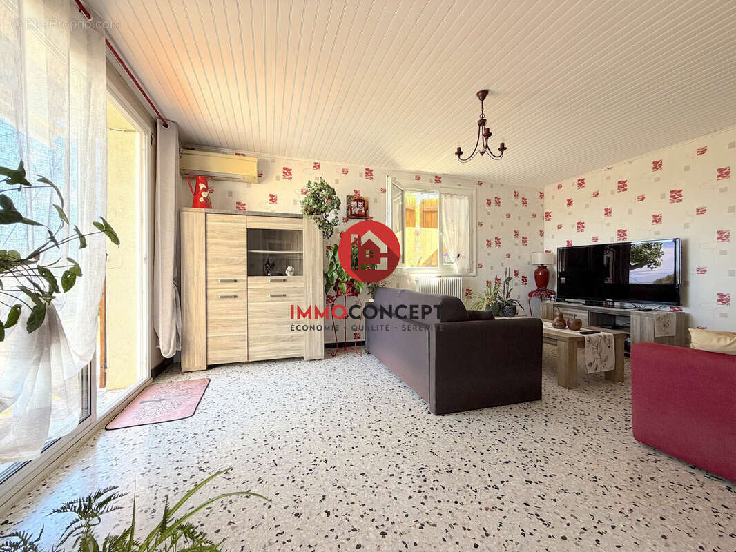 Maison à LAUDUN-L'ARDOISE