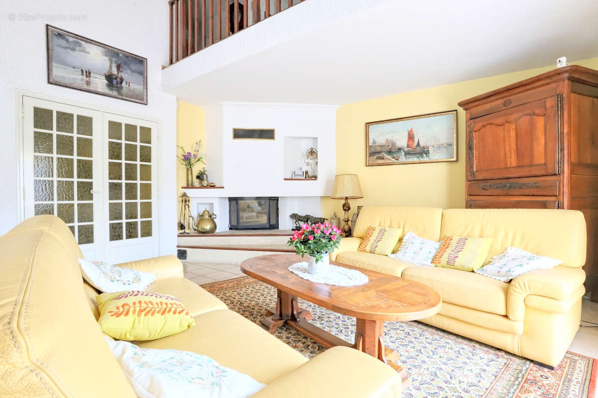 Maison à SOLLIES-TOUCAS