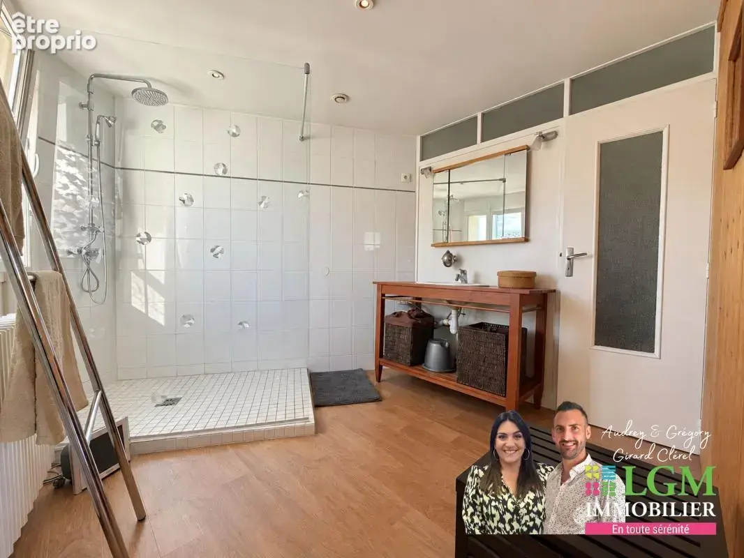 Maison de 120m2, 614m2 de terrain, 4 chambres, en plein centre du village - photo 11
