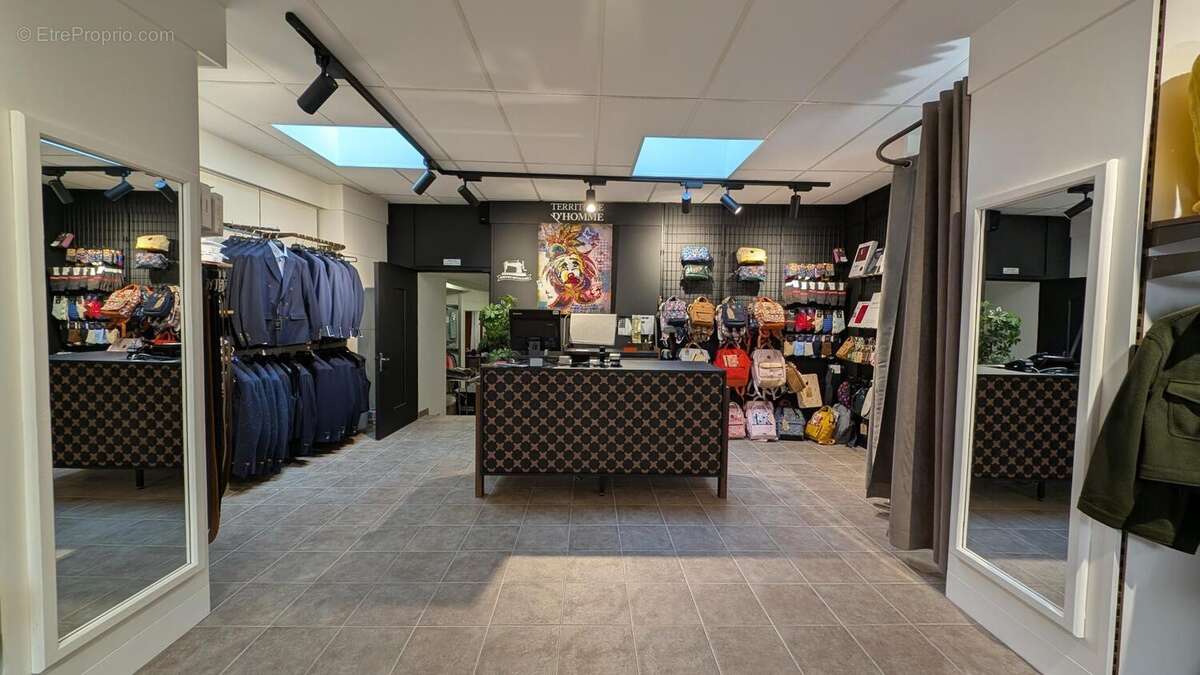 Photo 9 - Commerce à CHINON