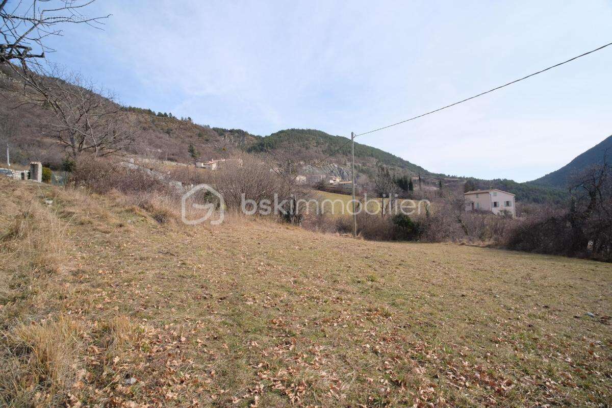 Terrain constructible 1305 m2 exposition plein sud et vue montagne - photo 2